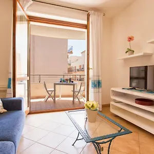 https://la-casa-di-noemi.hotelsalgherosardinia.com